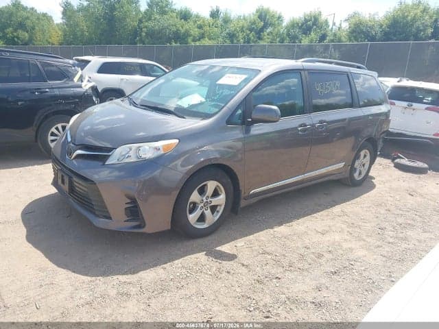 2018 TOYOTA SIENNA LE 8 PASSENGER 2