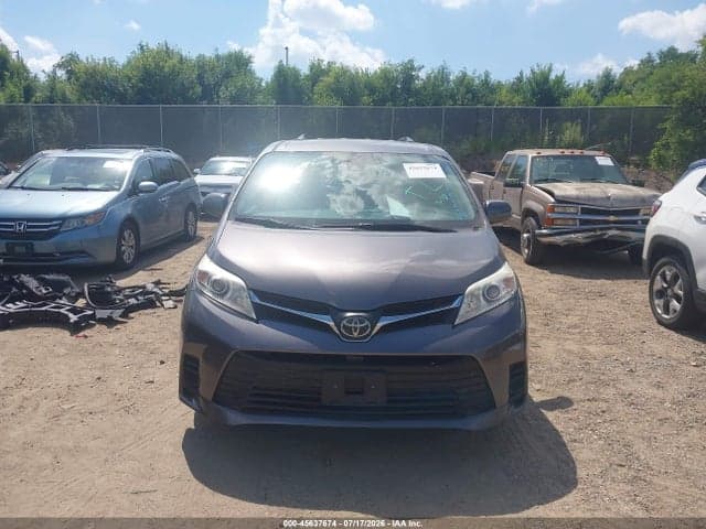 2018 TOYOTA SIENNA LE 8 PASSENGER 12