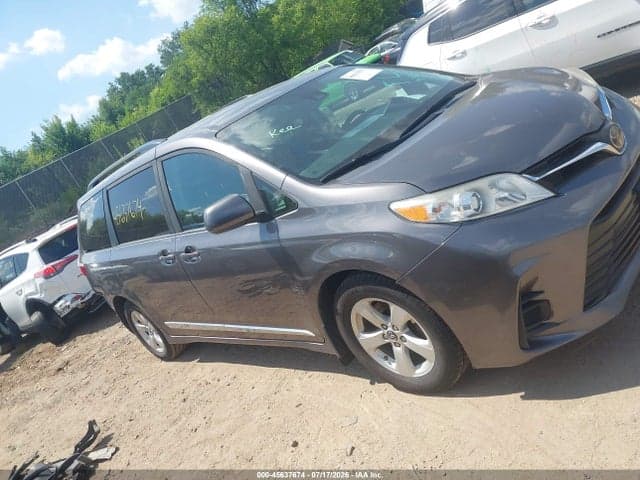 2018 TOYOTA SIENNA LE 8 PASSENGER 13