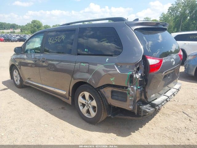 2018 TOYOTA SIENNA LE 8 PASSENGER 3