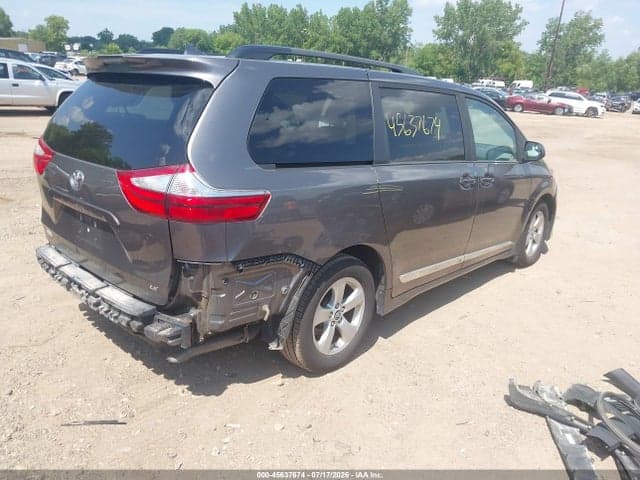 2018 TOYOTA SIENNA LE 8 PASSENGER 4
