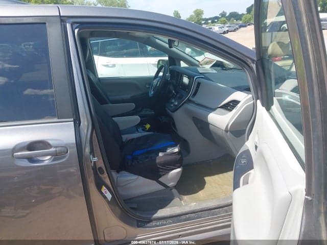 2018 TOYOTA SIENNA LE 8 PASSENGER 5