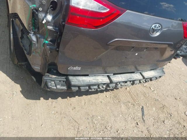 2018 TOYOTA SIENNA LE 8 PASSENGER 6