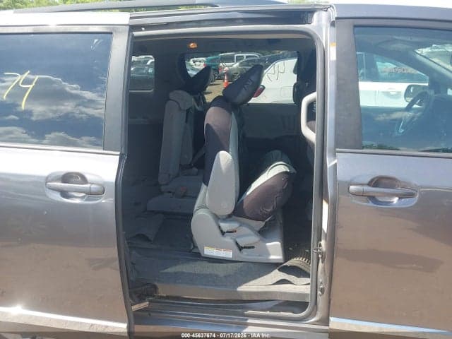2018 TOYOTA SIENNA LE 8 PASSENGER 8