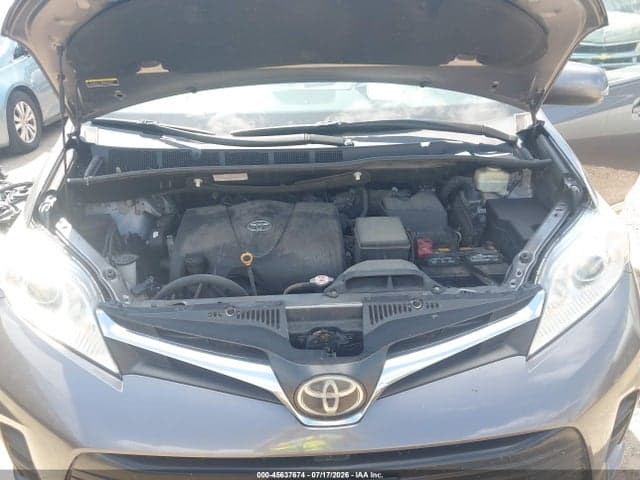 2018 TOYOTA SIENNA LE 8 PASSENGER 10