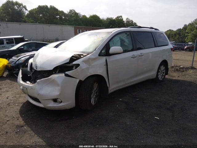 2017 TOYOTA SIENNA XLE PREMIUM 7 PASSENGER 2