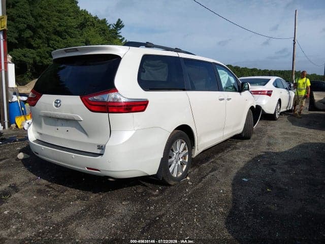 2017 TOYOTA SIENNA XLE PREMIUM 7 PASSENGER 4