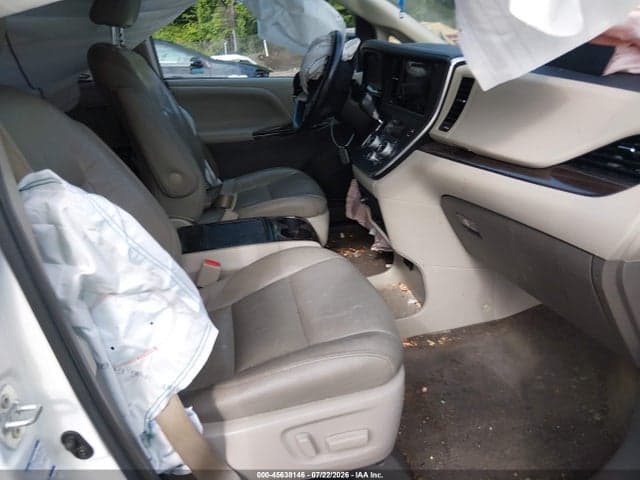 2017 TOYOTA SIENNA XLE PREMIUM 7 PASSENGER 5