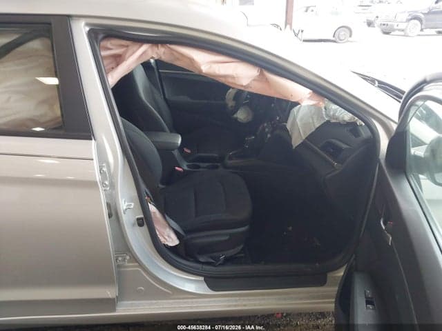 2020 HYUNDAI ELANTRA SE 4
