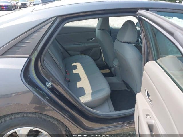 2021 HYUNDAI ELANTRA SE 8