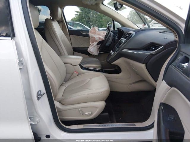 2017 LINCOLN MKC PREMIERE 5