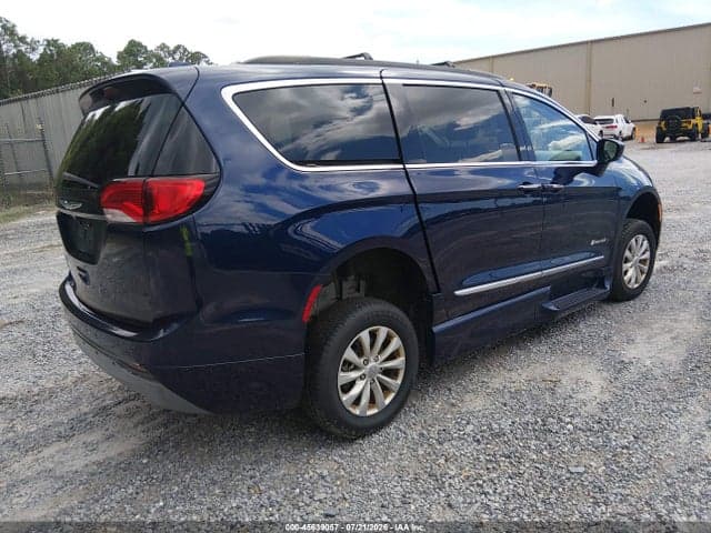 2017 CHRYSLER PACIFICA TOURING-L 4
