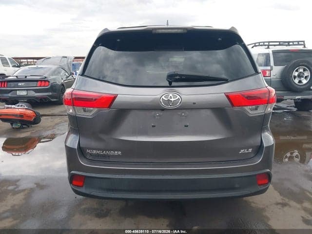 2018 TOYOTA HIGHLANDER XLE 17