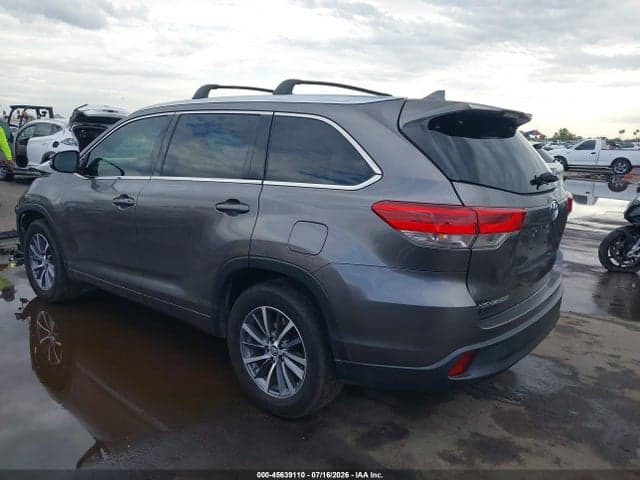 2018 TOYOTA HIGHLANDER XLE 3