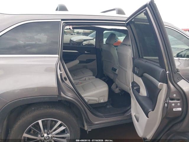 2018 TOYOTA HIGHLANDER XLE 8