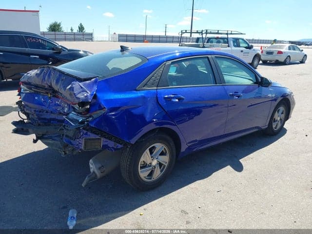 2024 HYUNDAI ELANTRA SE 4