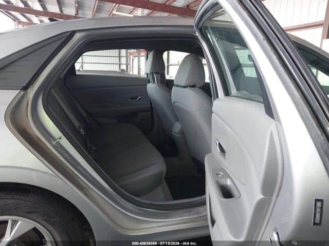 2021 HYUNDAI ELANTRA SE 8