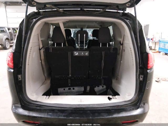2020 CHRYSLER VOYAGER LX 17