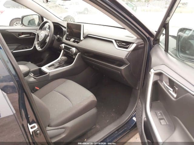 2025 TOYOTA RAV4 XLE 5