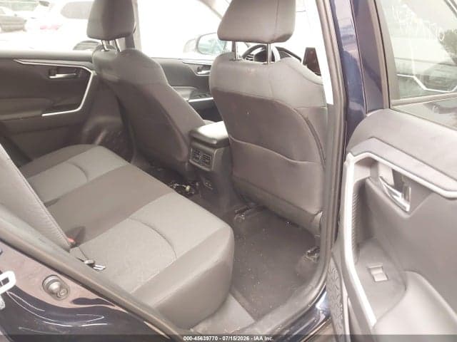 2025 TOYOTA RAV4 XLE 8