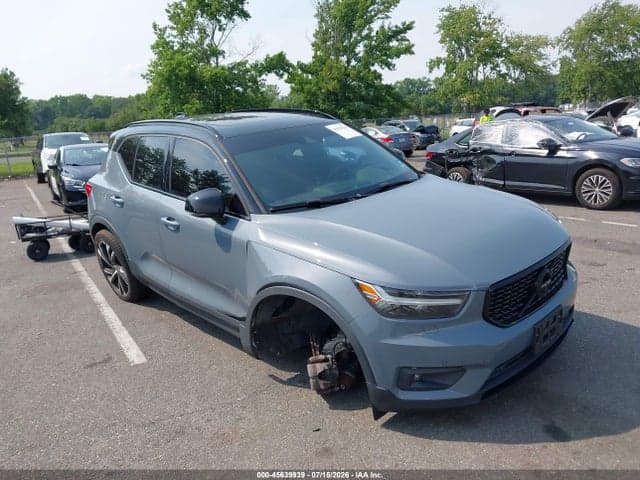 2021 VOLVO XC40 T5 R-DESIGN - 1