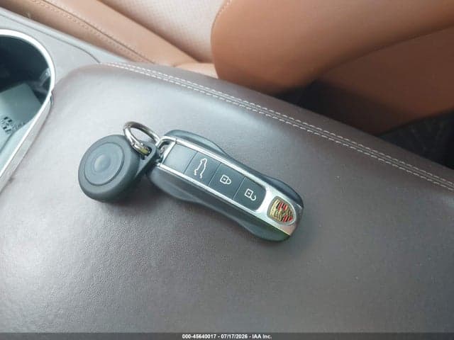 2022 PORSCHE CAYENNE GTS 11