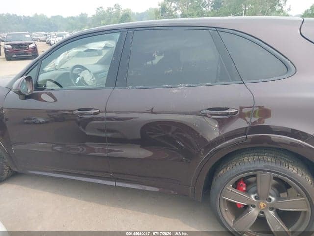 2022 PORSCHE CAYENNE GTS 14