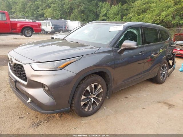 2022 TOYOTA HIGHLANDER XLE 2