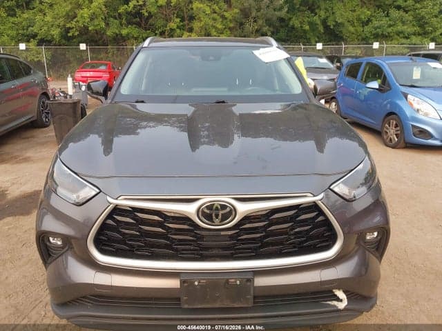2022 TOYOTA HIGHLANDER XLE 12