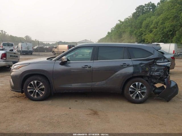2022 TOYOTA HIGHLANDER XLE 14