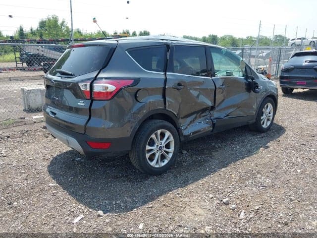 2017 FORD ESCAPE SE 4
