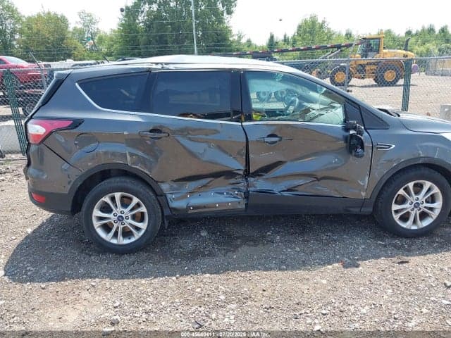 2017 FORD ESCAPE SE 6
