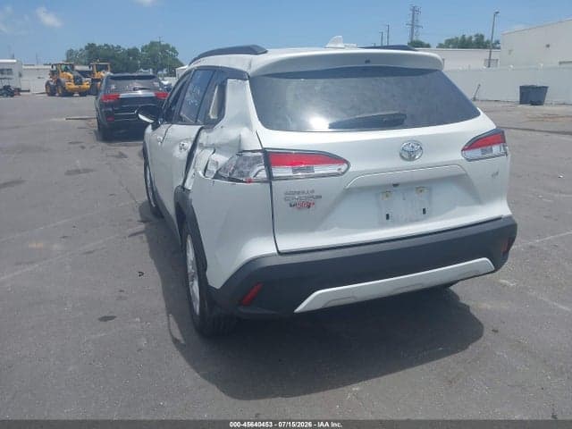 2024 TOYOTA COROLLA CROSS LE 3
