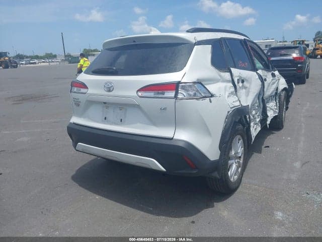 2024 TOYOTA COROLLA CROSS LE 4