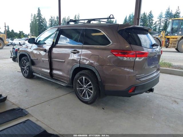 2017 TOYOTA HIGHLANDER XLE 3
