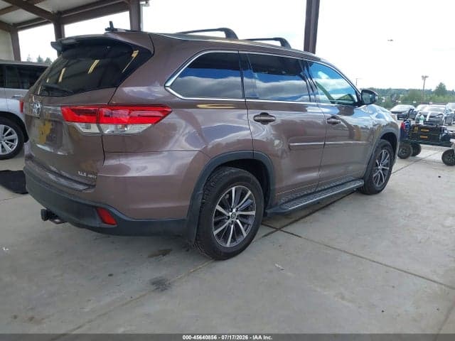 2017 TOYOTA HIGHLANDER XLE 4