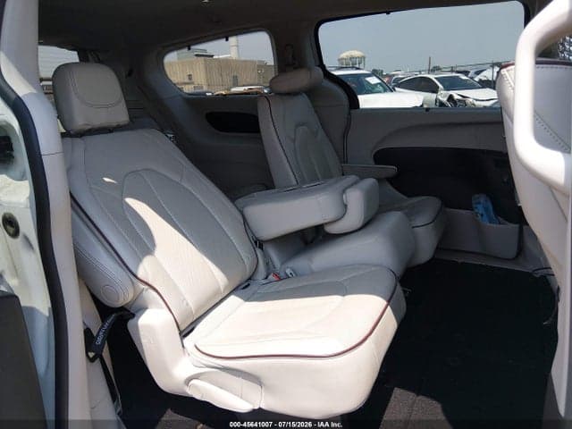 2019 CHRYSLER PACIFICA LIMITED 8