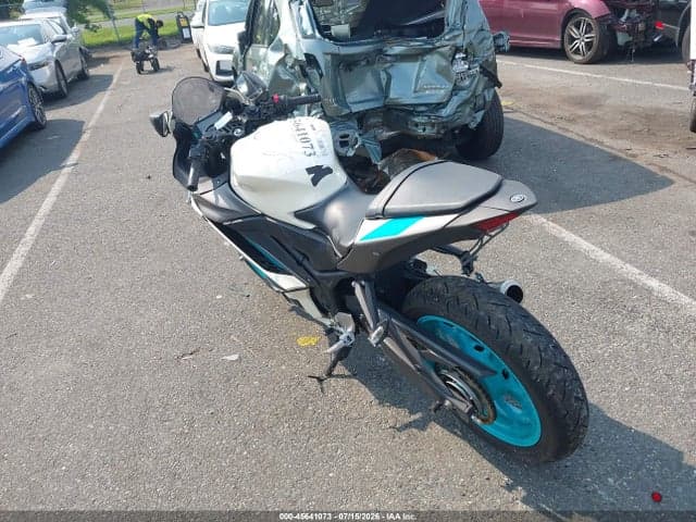 2024 YAMAHA YZFR3 A 4