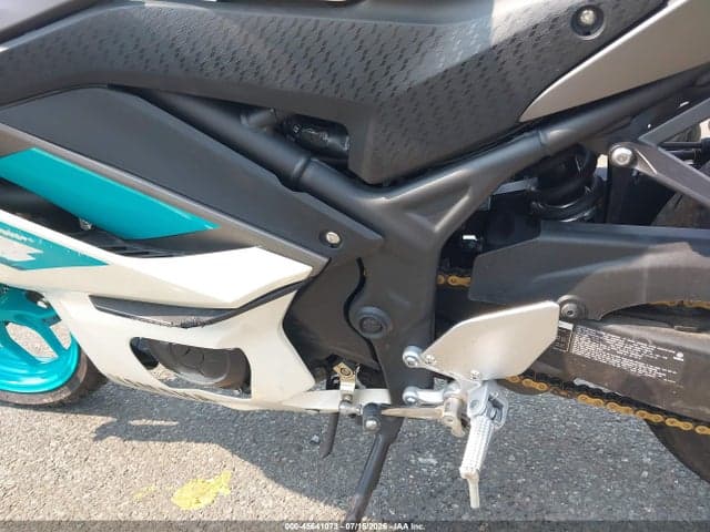 2024 YAMAHA YZFR3 A 8