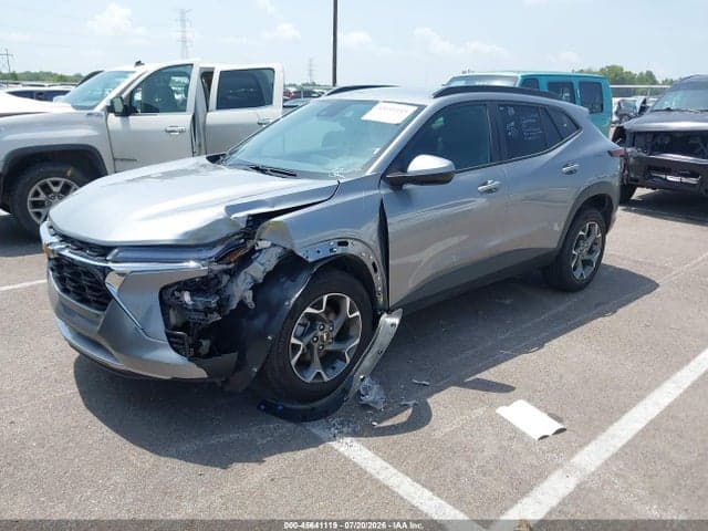 2025 CHEVROLET TRAX FWD LT 2