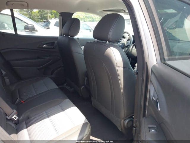 2025 CHEVROLET TRAX FWD LT 8