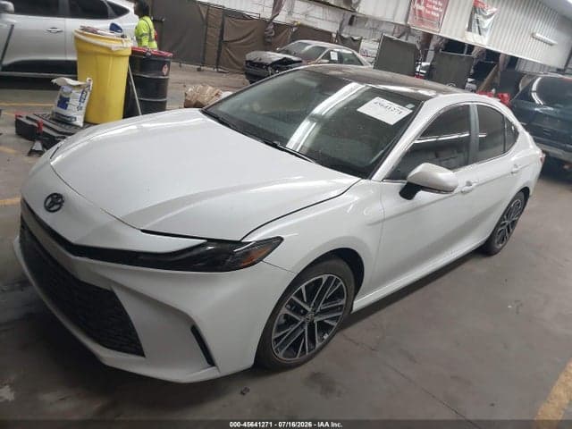 2025 TOYOTA CAMRY XLE 2