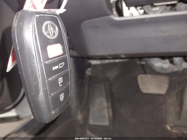 2025 TOYOTA CAMRY XLE 11