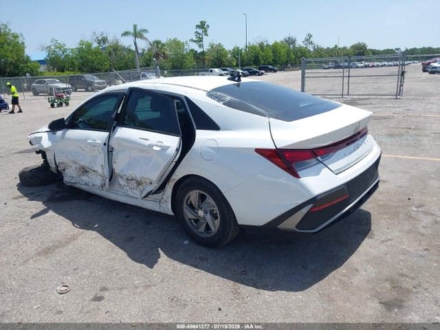 2025 HYUNDAI ELANTRA SE 3