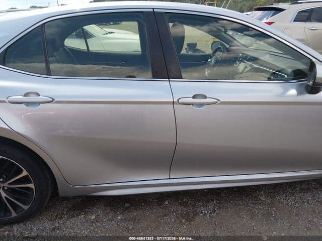 2018 TOYOTA CAMRY SE 14