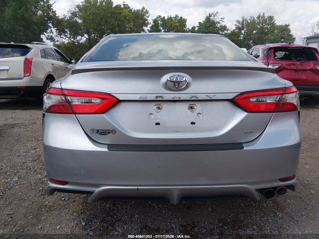 2018 TOYOTA CAMRY SE 17