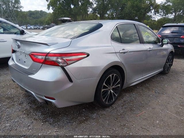 2018 TOYOTA CAMRY SE 4