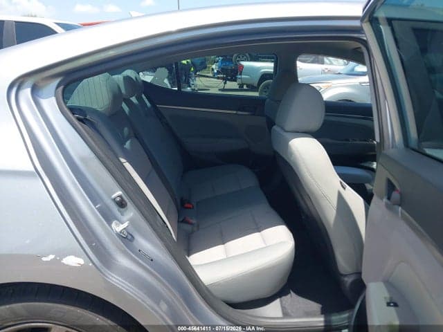 2017 HYUNDAI ELANTRA SE 8