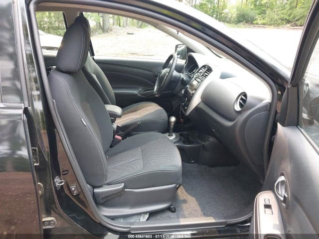 2017 NISSAN VERSA 1.6 SV 5