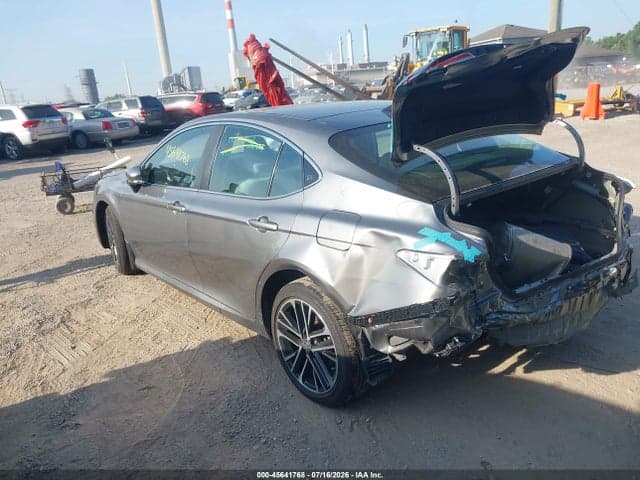 2025 TOYOTA CAMRY XLE 3